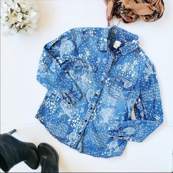 - 3/$20 Chico’s Jean Paisley Print Button Down - Picture 1 of 7